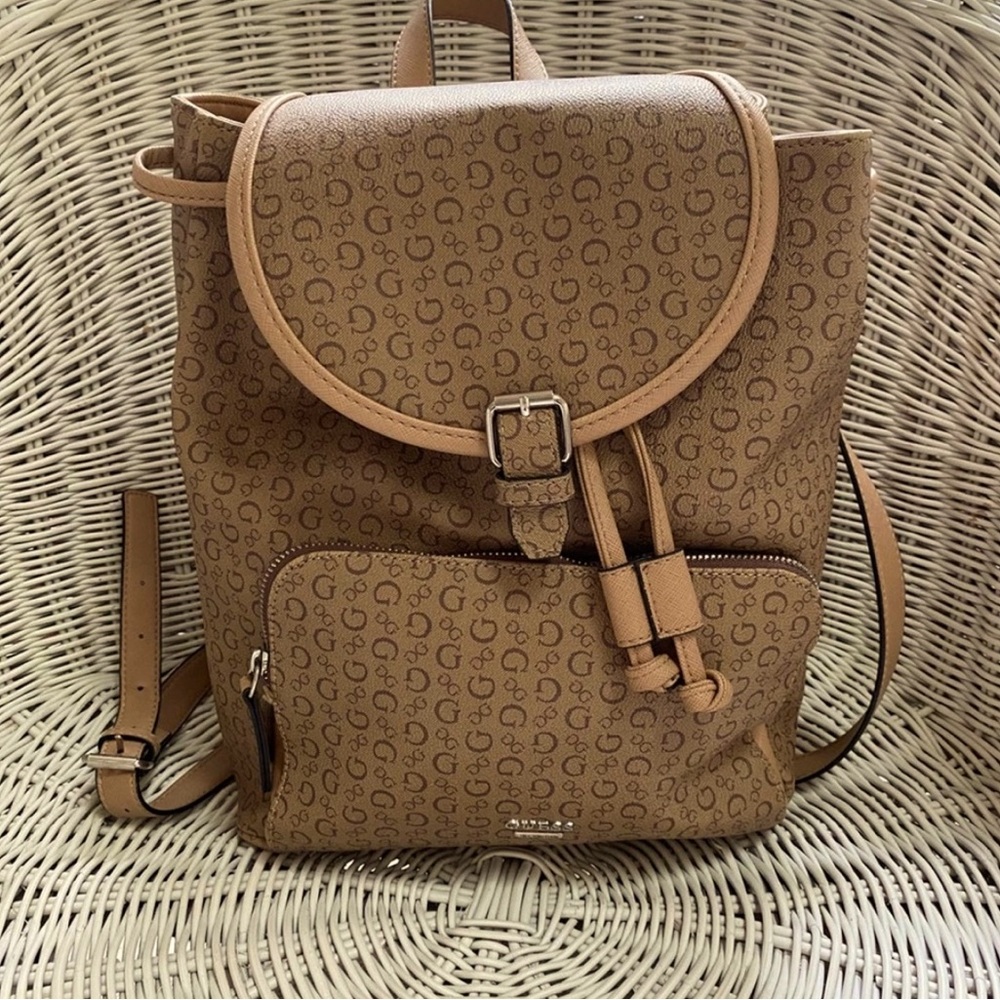 Guess purse backpack! 💕💕